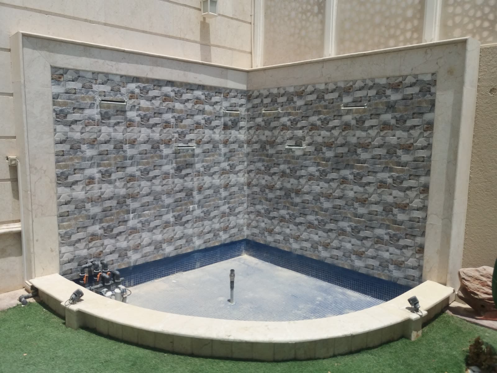 Landscape water feature by QFountains