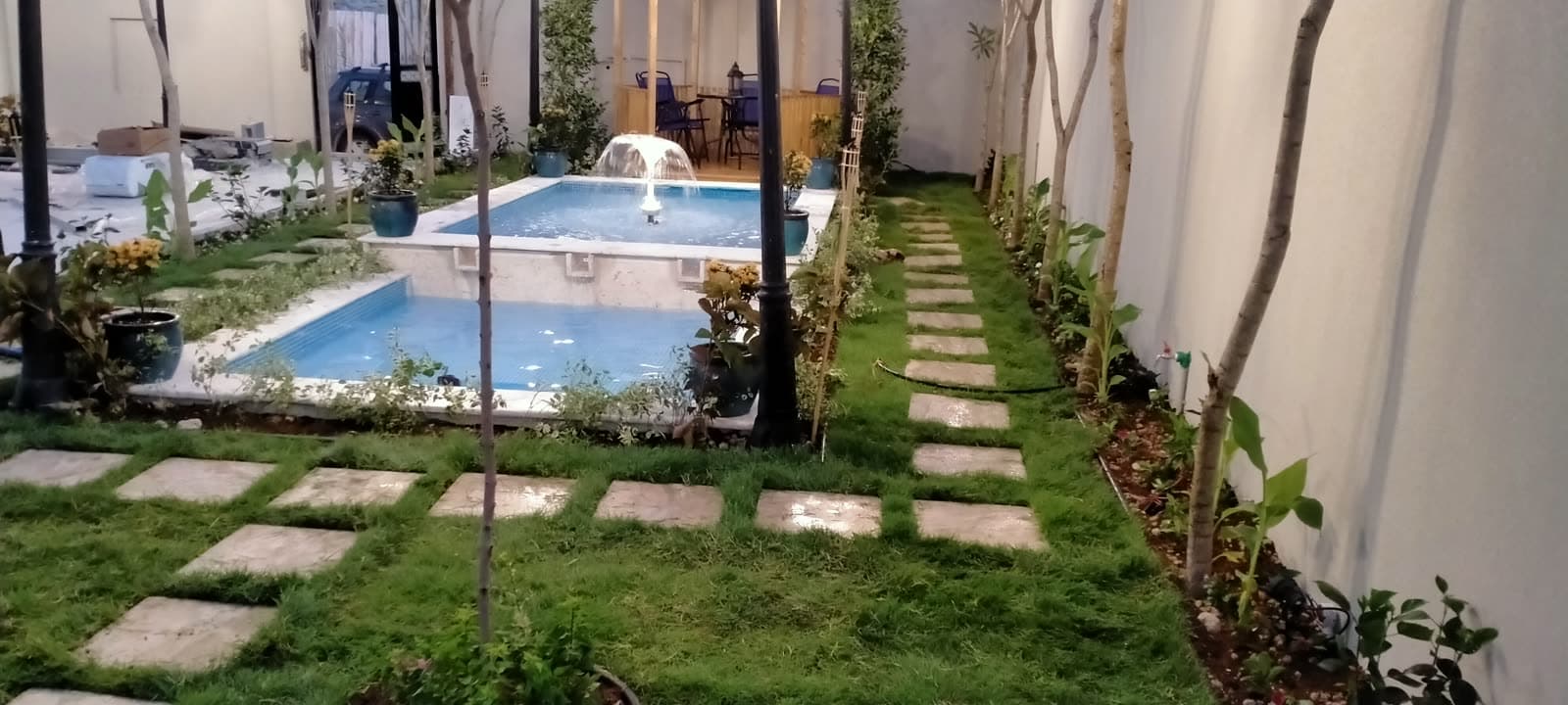 Pool water feature by QFountains, view 2