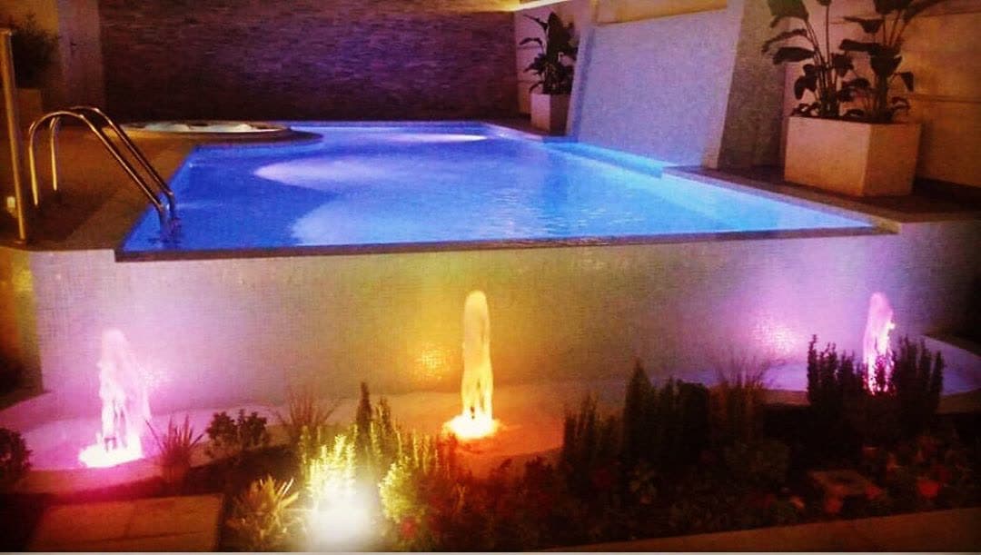 Pool water feature by QFountains, view 4