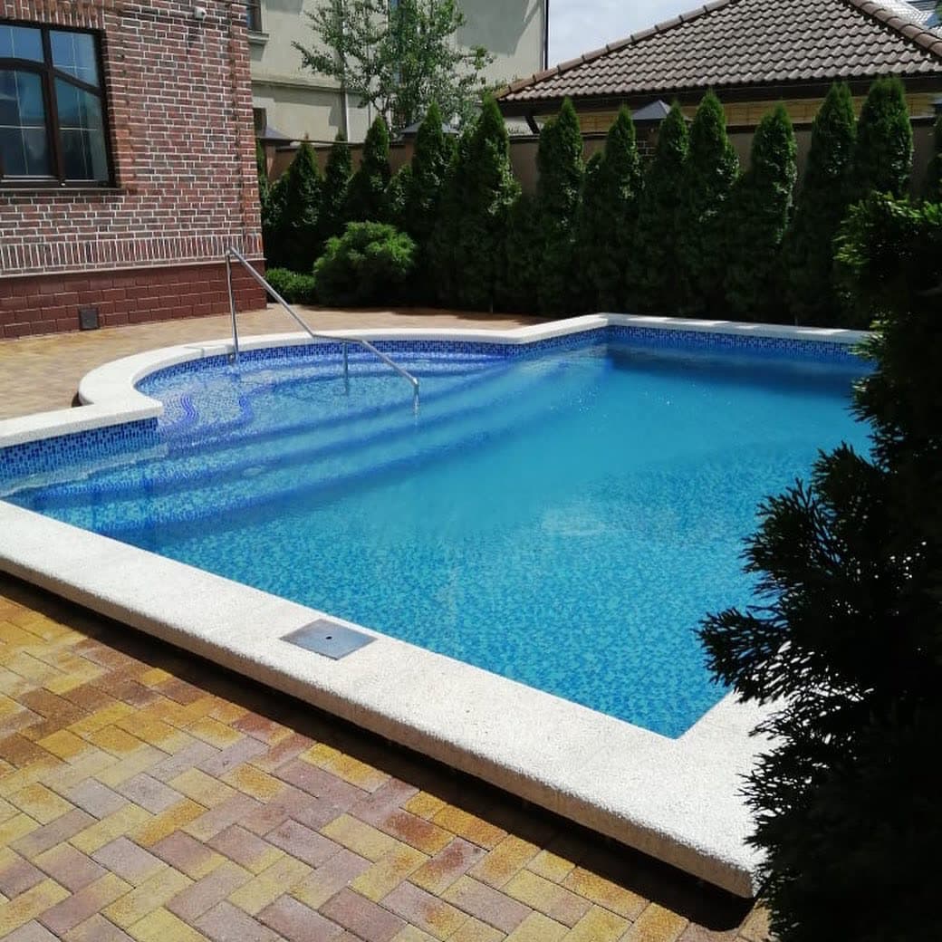 Pool water feature by QFountains, view 4