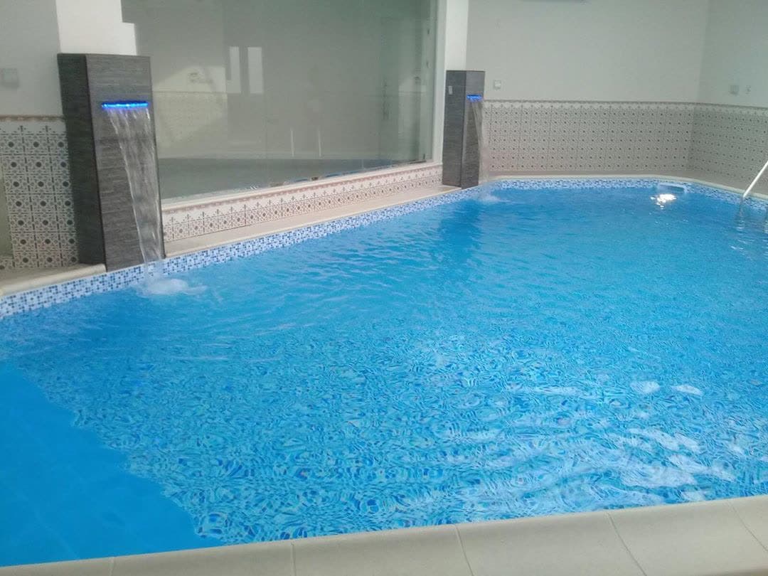 Pool water feature by QFountains, view 3