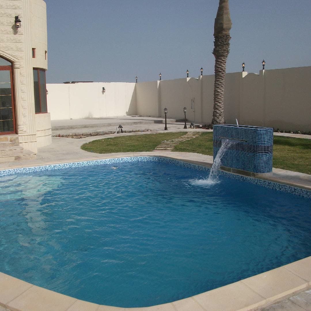 Pool water feature by QFountains, view 4