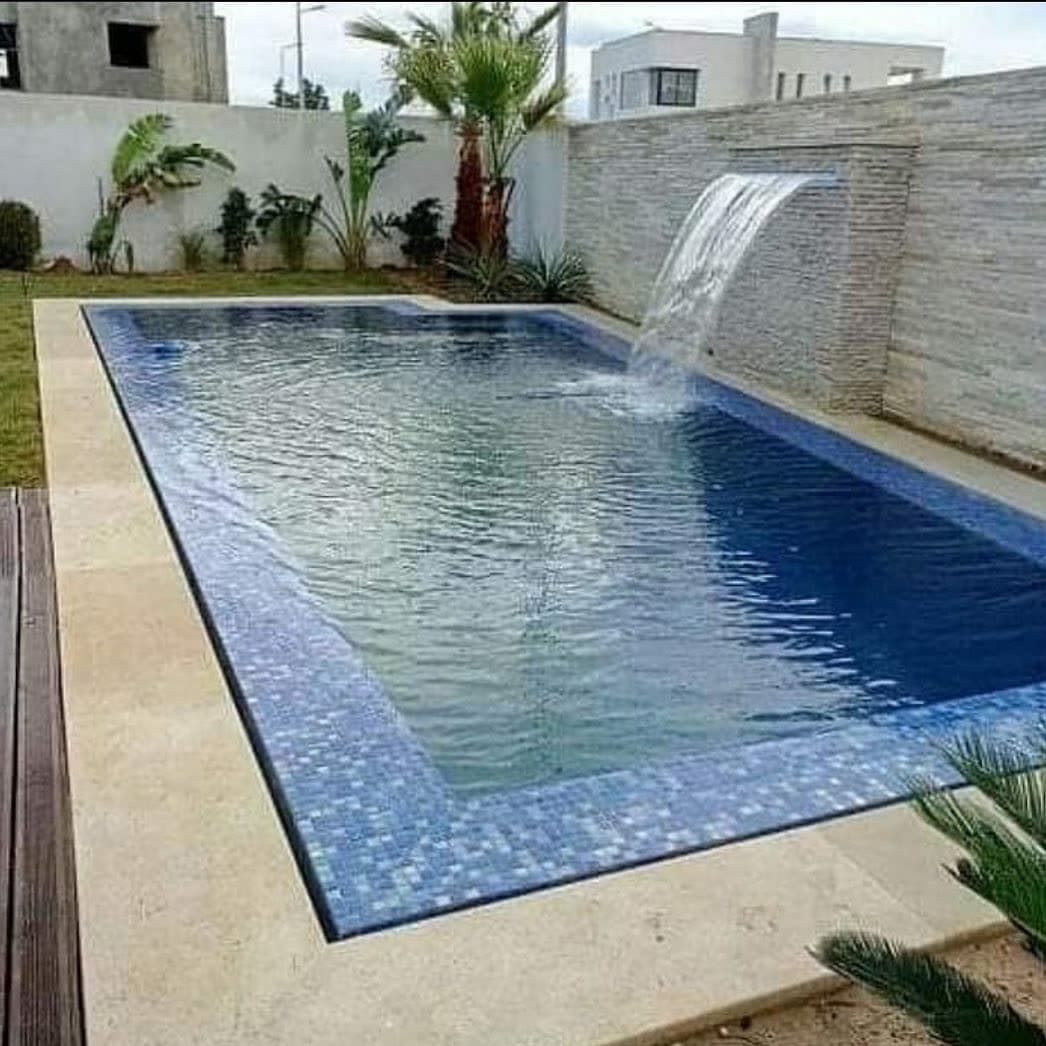 Pool water feature by QFountains