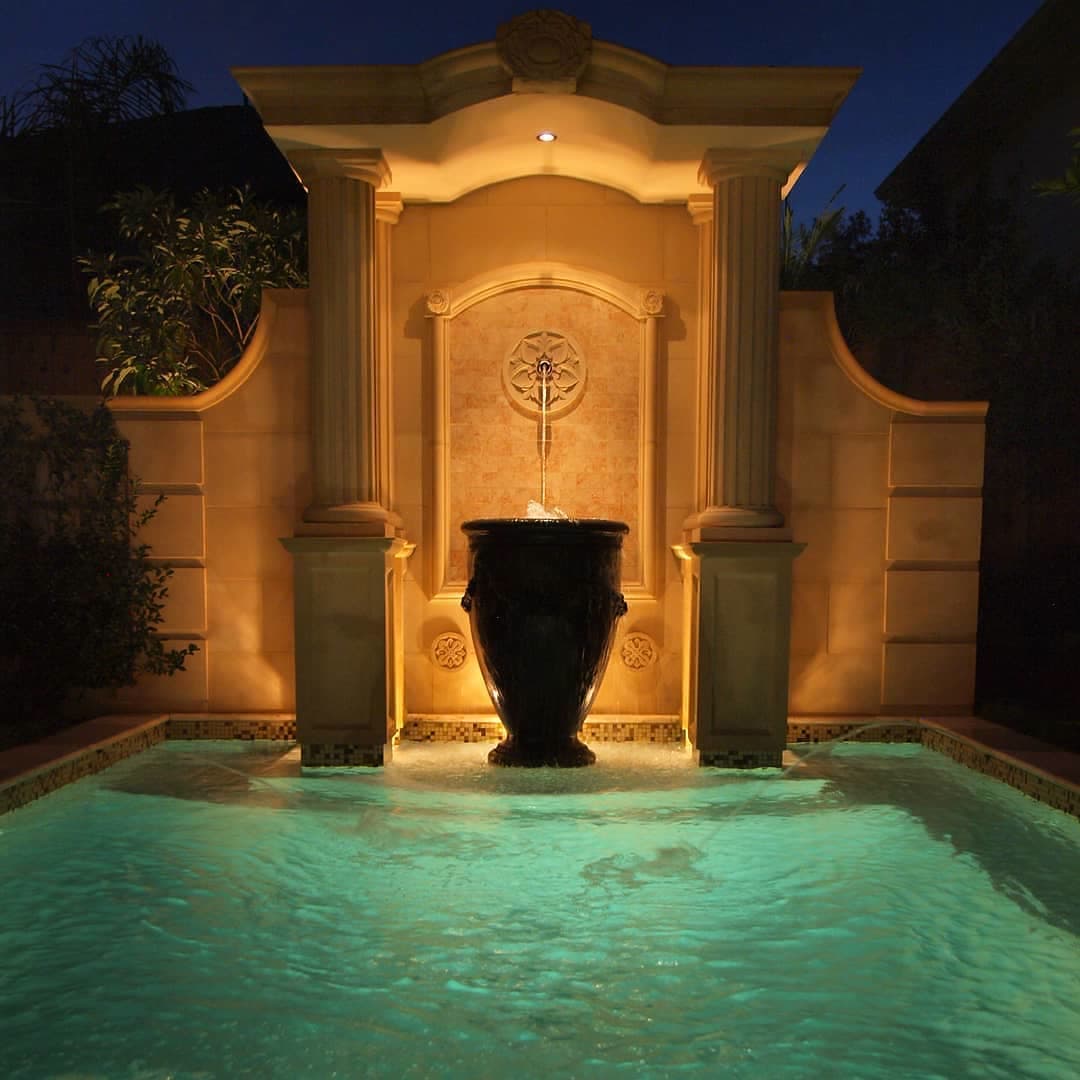 Pool water feature by QFountains, view 3