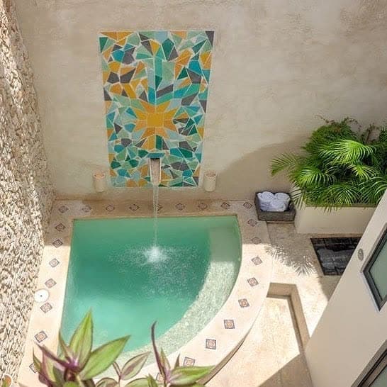 Pool water feature by QFountains, view 4